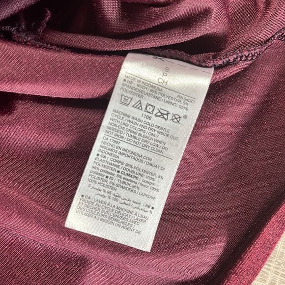 OLD NAVY Burgundy Velvet Layered Tank Top Blouse Women’s Size Small - Picture 3 of 6